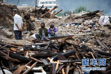 大雨致舟曲灾区再发泥石流 生命线两舟公路再中断
