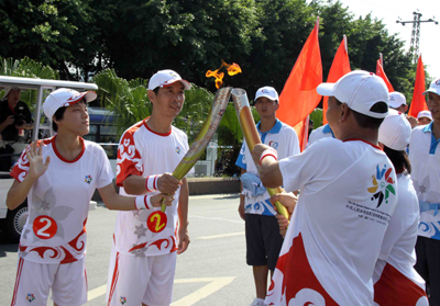 第五届全国特奥运动会火炬传递首站开跑(图)
