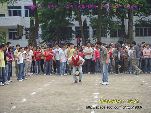 新北川中学举行竣工典礼 总投资达2亿(组图)