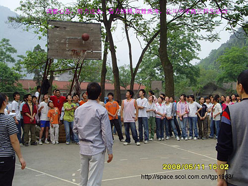 新北川中学举行竣工典礼 总投资达2亿(组图)