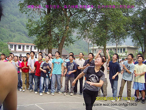 新北川中学举行竣工典礼 总投资达2亿(组图)