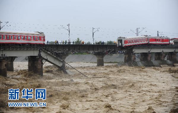 洪水冲垮宝成线一铁路桥　无人员伤亡