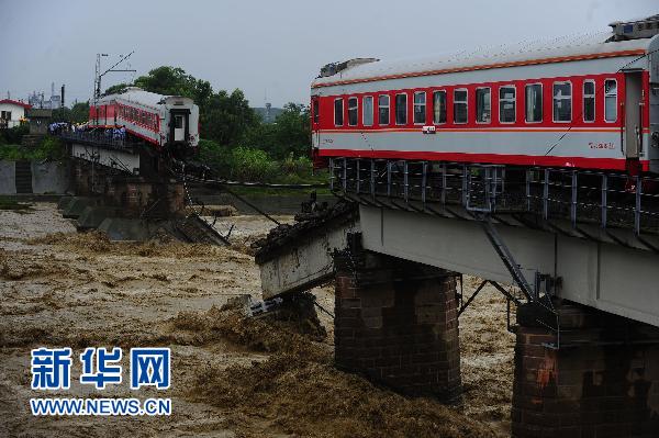 洪水冲垮宝成线一铁路桥　无人员伤亡