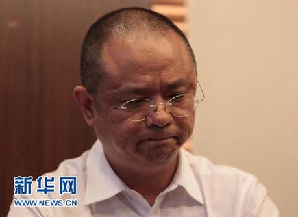 伊春飞机失事新闻通气会 河南航空高管鞠躬道歉