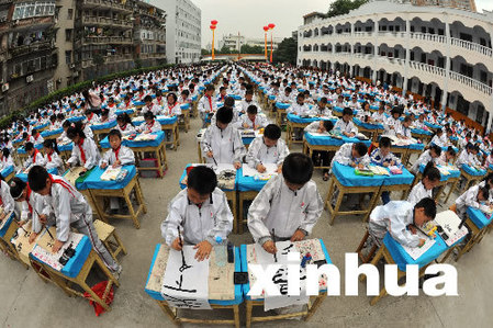 中国各地喜庆国庆：这一刻，我们同声祝福伟大祖国
