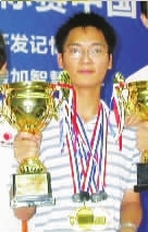 90后问鼎中国记忆总冠军 28秒记住—副扑克