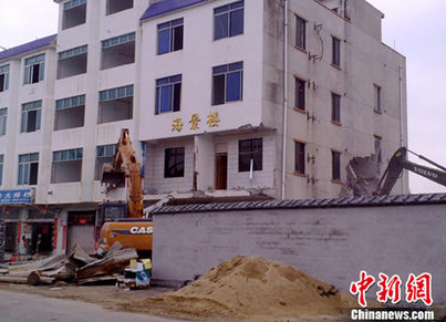 北海对银滩二期改造工程实施司法强制拆迁(图)
