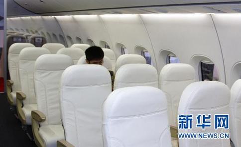 中国国产C919大型客机获得100架启动订单