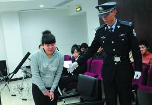高学历人造美女和多人恋爱 诈骗17万余元