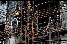 上海大楼火灾事故直接损失可能达近五亿元(图)