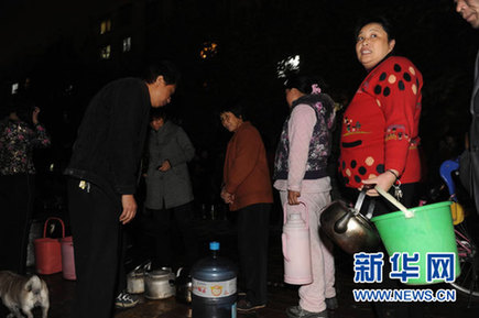 郑州水厂主管道发生爆裂 西南部停水80万人受影响