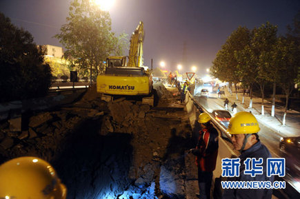郑州水厂主管道发生爆裂 西南部停水80万人受影响
