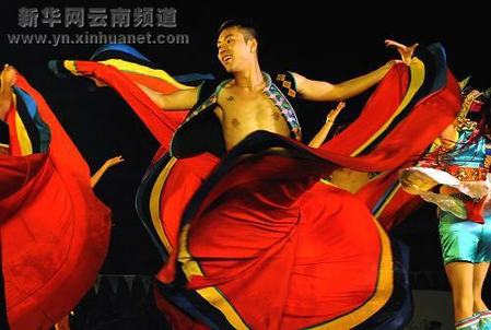 民族联欢 同歌共舞