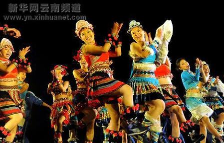 民族联欢 同歌共舞