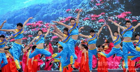 欢歌劲舞乐新平