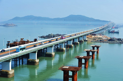 平潭海峡大桥通车　结束轮渡进出海岛历史