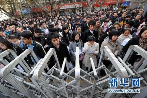 国考今日开考141万人通过审核 连续3年突破百万