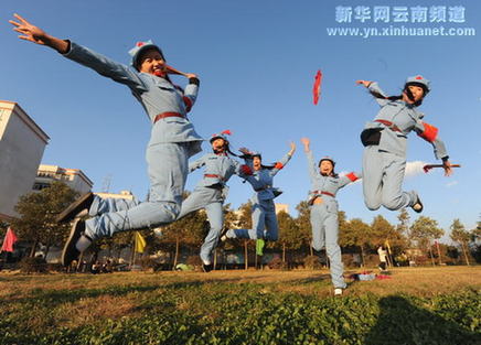 90后大学生爱“红装”