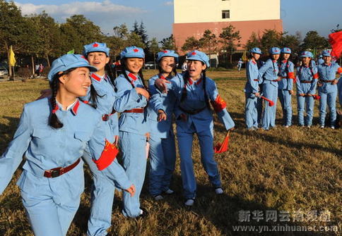 90后大学生爱“红装”