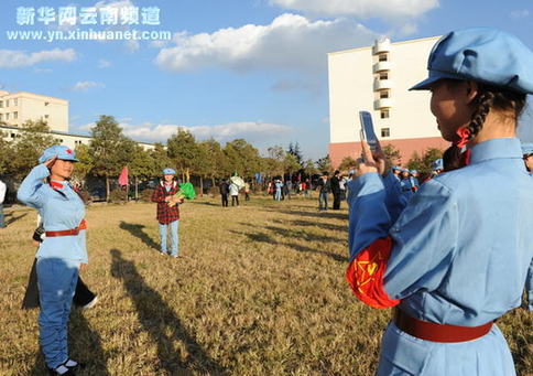 90后大学生爱“红装”