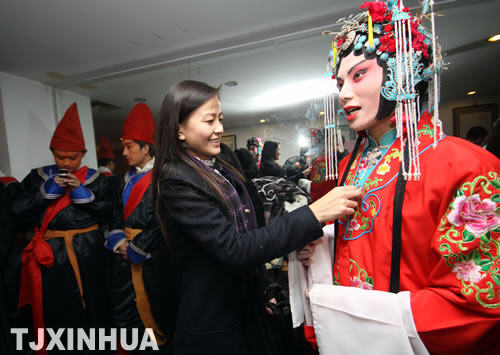 津门大学生演绎国粹魅力
