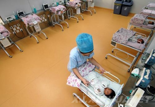 新疆建成首个新生儿无陪护、层流洁净病房