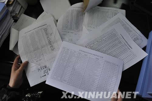网络红人阿里木:30多万串羊肉串串起的“慈善家”