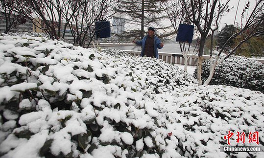 中国大部分地区普遍降温 迎来降雪天气