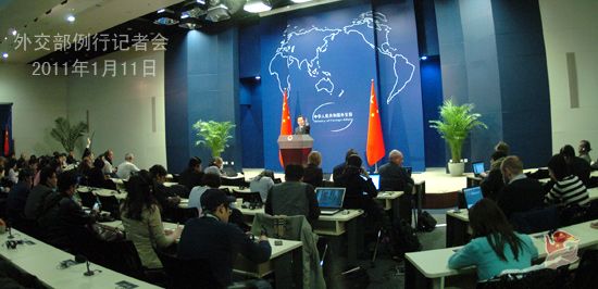 外交部发言人洪磊就参观伊核设施、中美军事交流等答记者问
