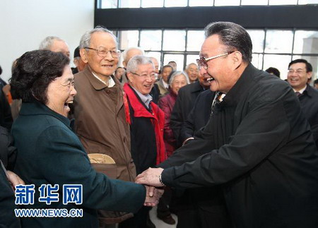 吴邦国考察清华大学：弘扬清华百年文化<BR> 建设世界一流大学