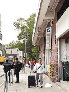 香港屈臣氏等三大超市职员炒卖奶粉 18人被拘
