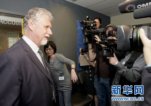 逃亡加拿大12年之久的赖昌星被押送遣返回中国