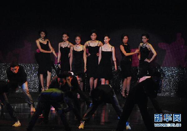 朱晨丽获得“2011年香港小姐”桂冠