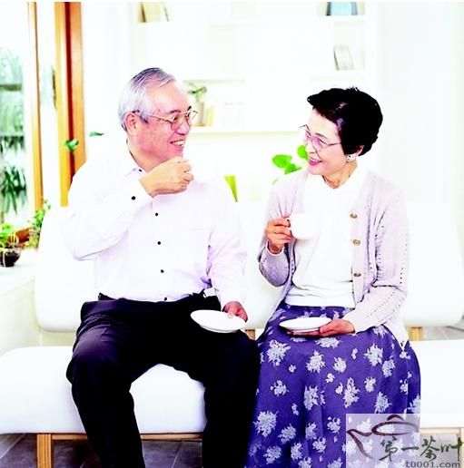老人饮茶宜淡不宜浓