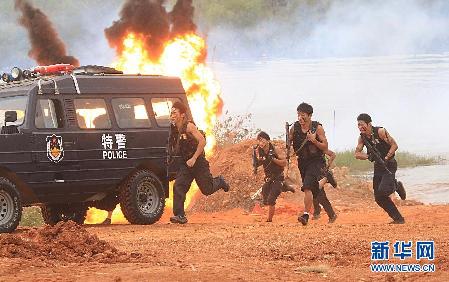 直击公安特警大练兵
