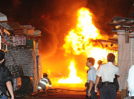 香港旺角花园街大火扑灭 9人死亡30人受伤