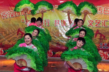 油城克拉玛依举办文艺汇演迎接全国法制宣传日