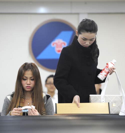 南方航空在琼招乘首日 200多名在校大学生报名