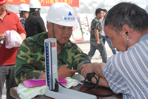 兵团建工师举办流动人口计划生育服务万里行活动