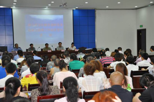 奎屯市召开娱乐场所及宾馆业主禁毒工作培训暨签约大会