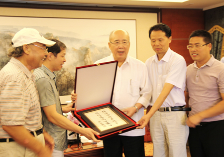 吴伯雄台北会见河南客家参访团