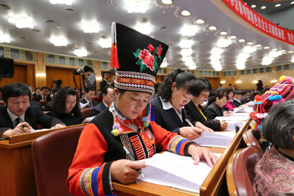 胡锦涛代表中共第十七届中央委员会向大会作报告