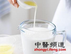 警惕:喝牛奶千万别与这4种食物搭配(图)