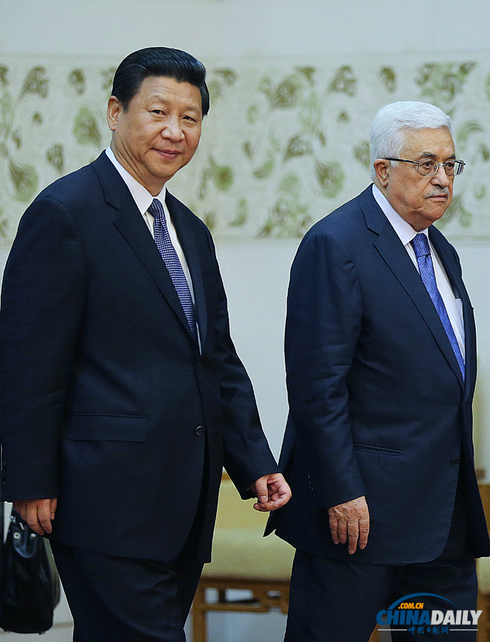 习近平与巴勒斯坦国总统阿巴斯共同出席签字仪式