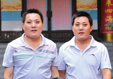 偶遇成奇遇　资中双胞胎兄弟失散41年重逢