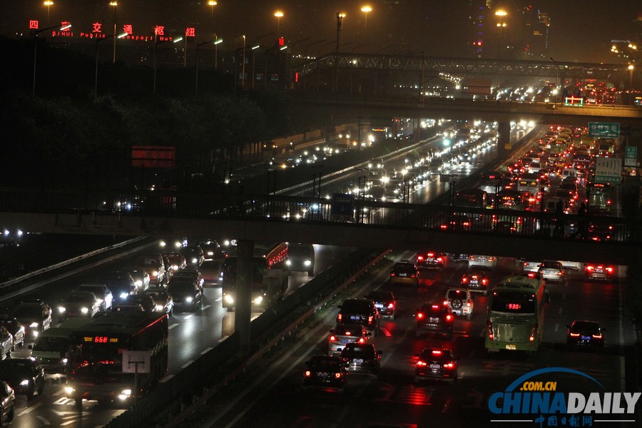 北京：重阳节前夜全路网遭遇“意外暴堵”
