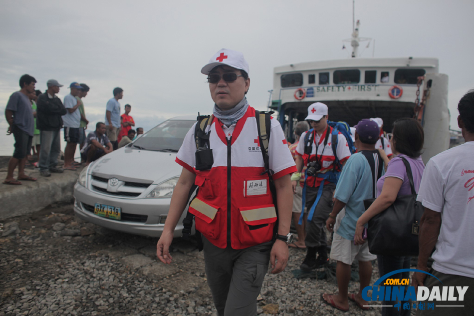 中国红十字国际救援队第二批队员抵达塔克洛班