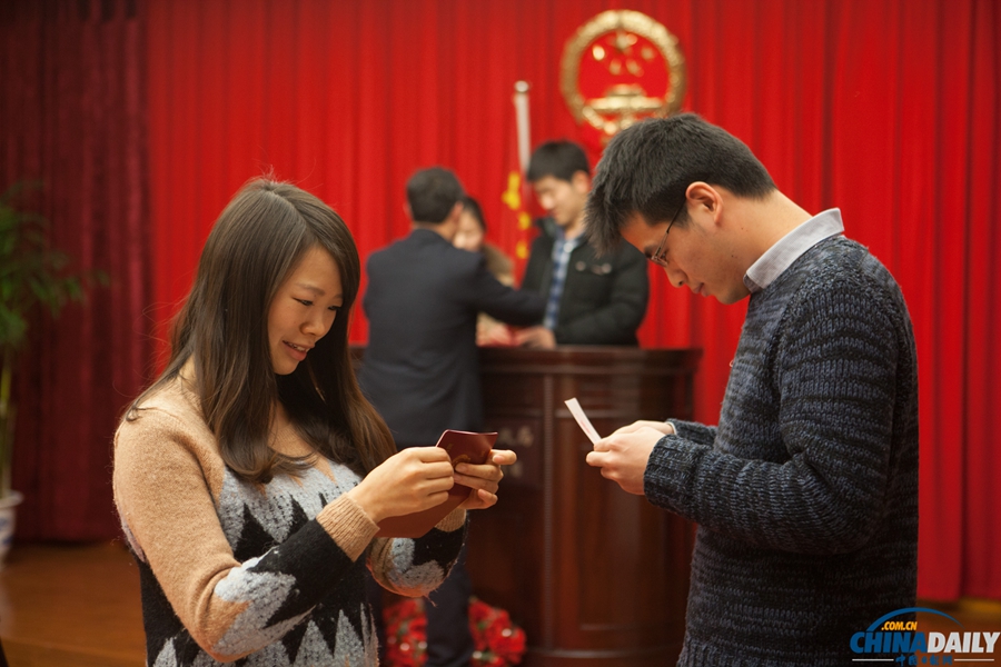 情人节元宵节重合 上海新人扎堆登记