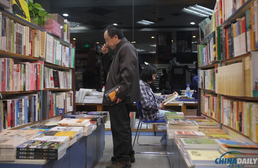北京三联韬奋书店24小时不打烊 爱书人有了深夜书房