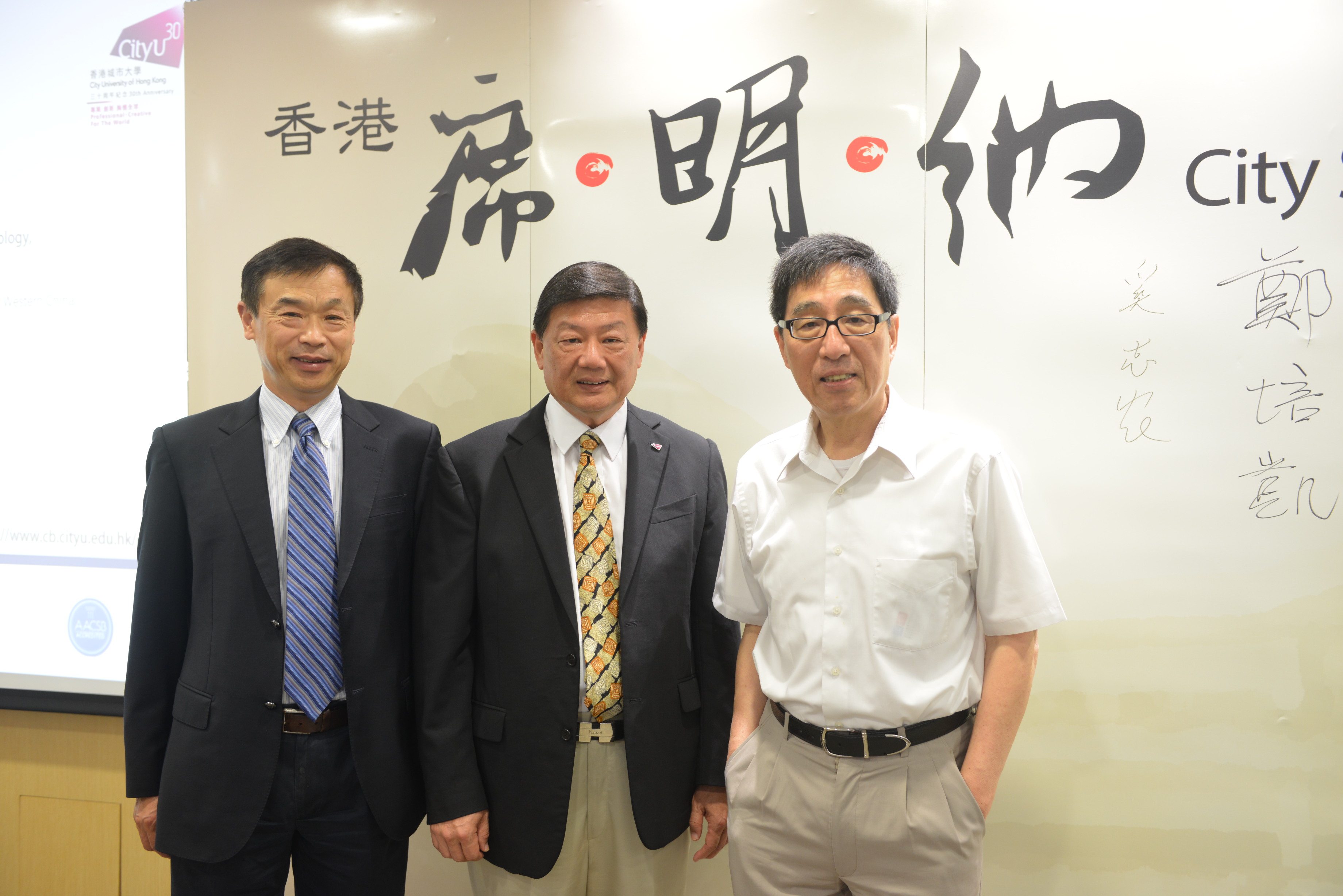 胡晓明受邀出席城大商学院“席明纳”，漫谈体育、产业与社会